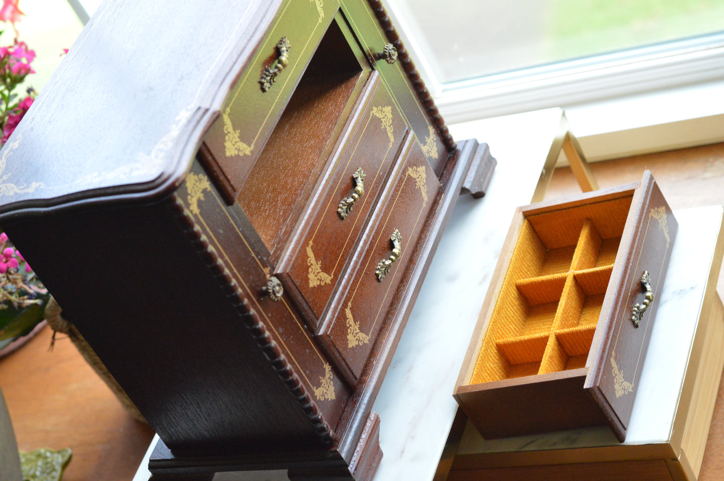 Vintage Hi-Mark Japan Wooden Jewelry Armoire – 10" Tall MCM 4-Drawer Chest with Gold Scrollwork & Dual Side Wings