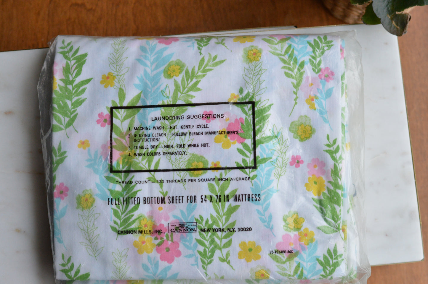 Vintage Cannon Irregulars No-Iron Muslin Full Fitted Sheet – Floral Print – 50/50 Cotton Polyester – NIP
