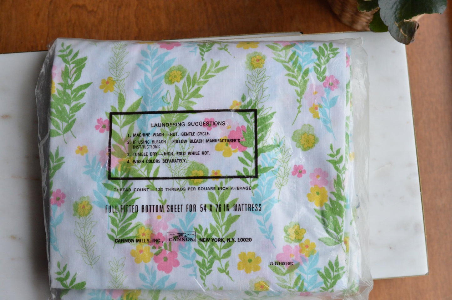 Vintage Cannon Irregulars No-Iron Muslin Full Fitted Sheet – Floral Print – 50/50 Cotton Polyester – NIP