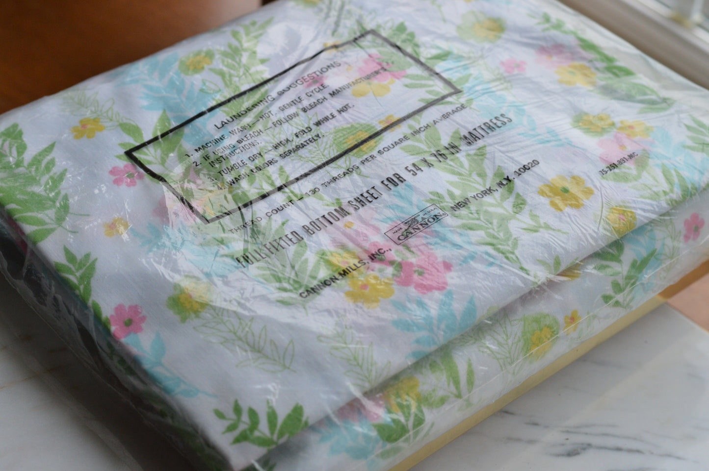 Vintage Cannon Irregulars No-Iron Muslin Full Fitted Sheet – Floral Print – 50/50 Cotton Polyester – NIP