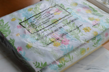 Vintage Cannon Irregulars No-Iron Muslin Full Fitted Sheet – Floral Print – 50/50 Cotton Polyester – NIP