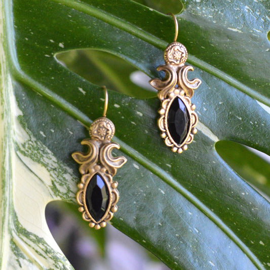Vintage Etruscan Revival Dangle Earrings – Antiqued Gold Tone & Faceted Black Onyx Glass – Victorian Style Pierced Drop Earrings – Dark Academia Jewelry