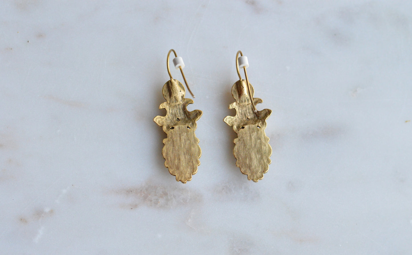Vintage Etruscan Revival Dangle Earrings – Antiqued Gold Tone & Faceted Black Onyx Glass – Victorian Style Pierced Drop Earrings – Dark Academia Jewelry