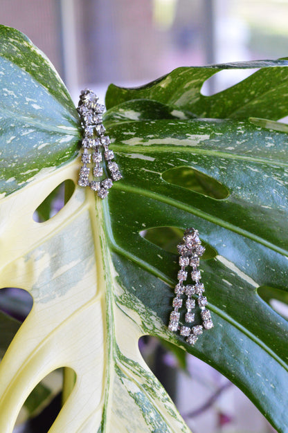 Vintage 1950s Rhinestone Chandelier Earrings – Clear Crystal Waterfall Drop Earrings – Mid-Century Bridal Wedding Jewelry – Silver Tone Statement