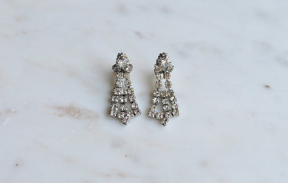 Vintage 1950s Rhinestone Chandelier Earrings – Clear Crystal Waterfall Drop Earrings – Mid-Century Bridal Wedding Jewelry – Silver Tone Statement