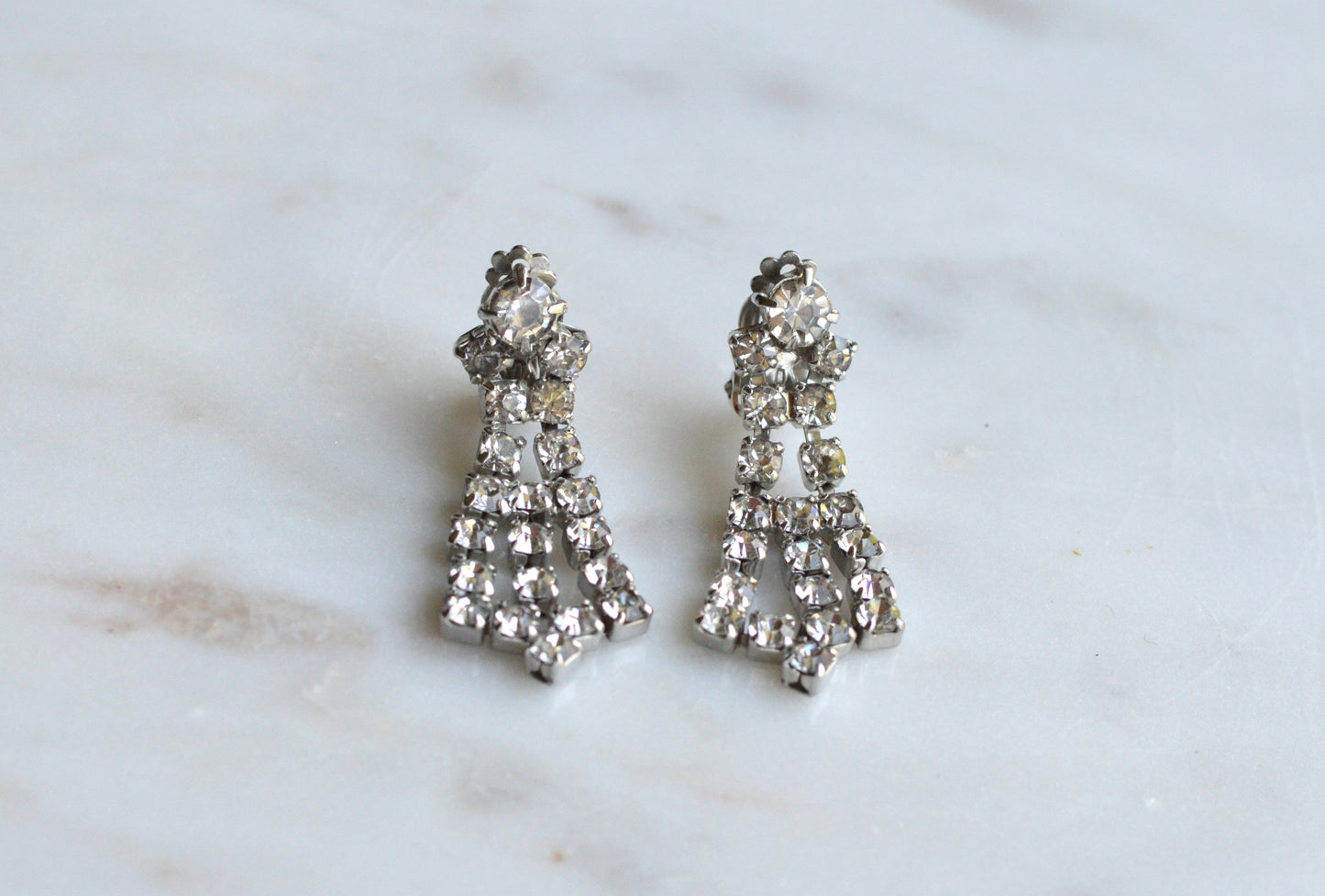 Vintage 1950s Rhinestone Chandelier Earrings – Clear Crystal Waterfall Drop Earrings – Mid-Century Bridal Wedding Jewelry – Silver Tone Statement
