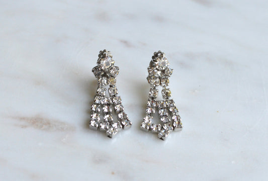 Vintage 1950s Rhinestone Chandelier Earrings – Clear Crystal Waterfall Drop Earrings – Mid-Century Bridal Wedding Jewelry – Silver Tone Statement