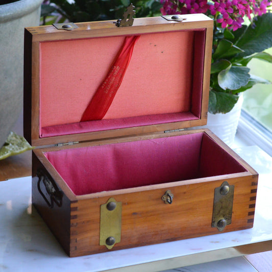 Vintage Wooden Treasure Chest Jewelry Box – Red Satin Lined Keepsake Trunk – Mid Century Lane Style Miniature Chest – Rustic Cottagecore Decor