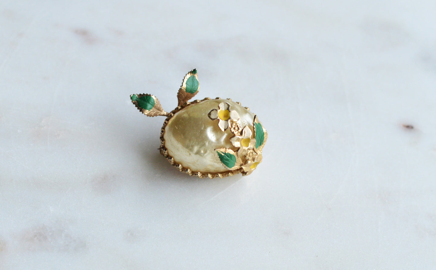 Vintage Mid-Century Floral Brooch | 1" Faux Pearl & Enamel Pin | Gold Tone Green Leaf Garden Motif | Petite Romantic Lapel Accessory