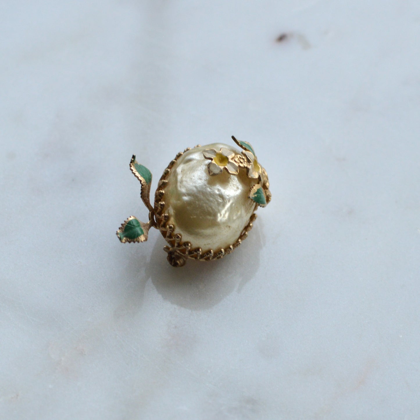 Vintage Mid-Century Floral Brooch | 1" Faux Pearl & Enamel Pin | Gold Tone Green Leaf Garden Motif | Petite Romantic Lapel Accessory
