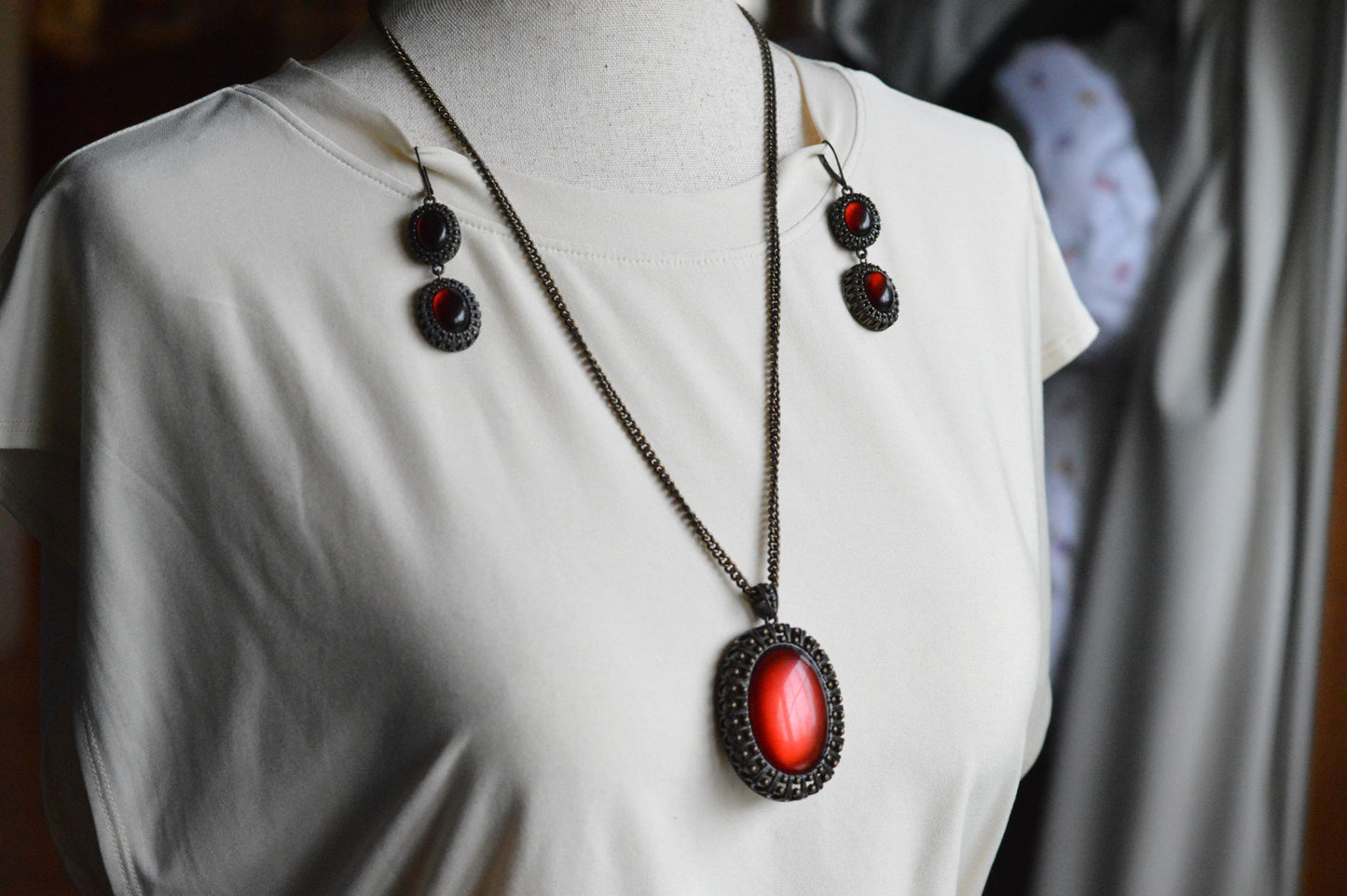 Vintage Signed Avon Nina Ricci Glowing Red Cabochon Necklace Earrings Set