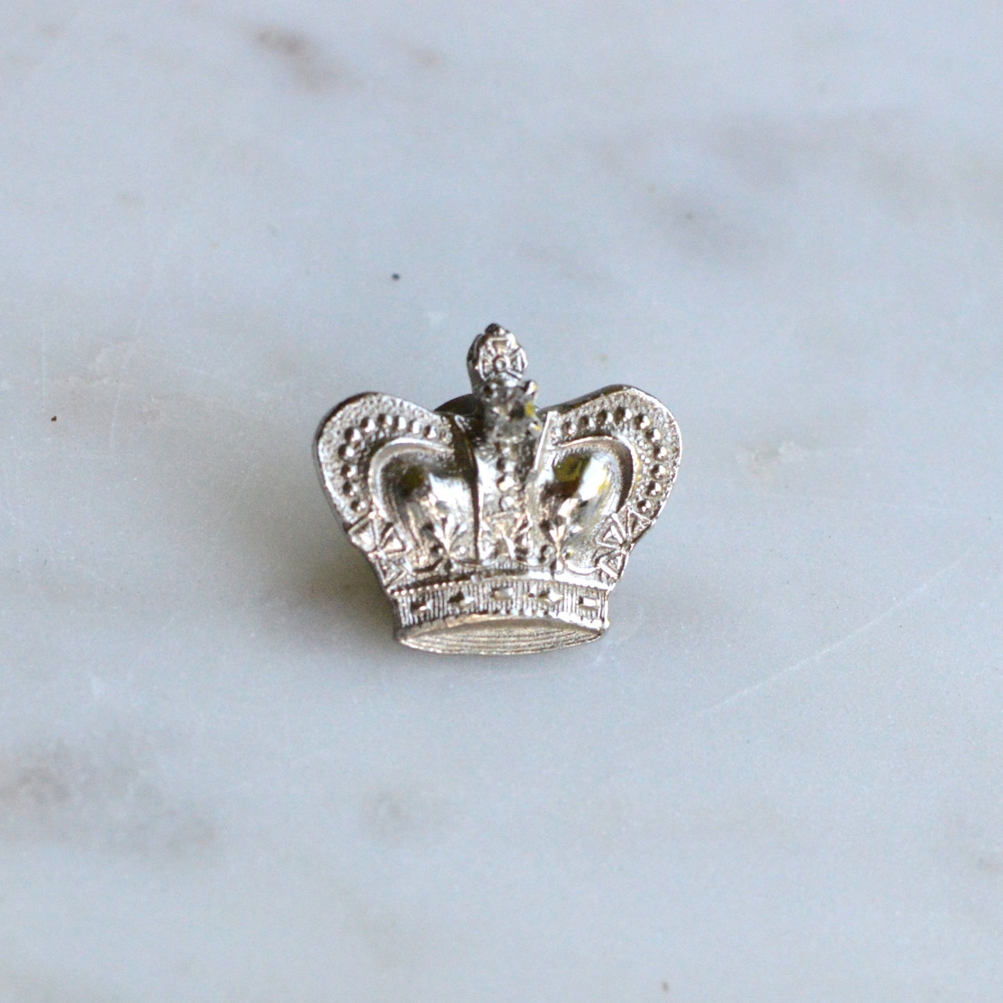 Vintage British Kings Tudor Crown Lapel Pin, Silver Tone 1"x0.75" Tie Tack