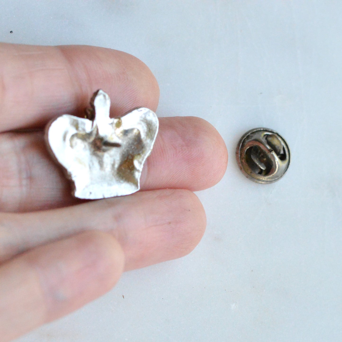 Vintage British Kings Tudor Crown Lapel Pin, Silver Tone 1"x0.75" Tie Tack