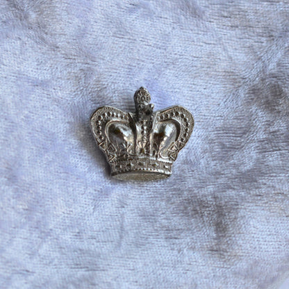 Vintage British Kings Tudor Crown Lapel Pin, Silver Tone 1"x0.75" Tie Tack