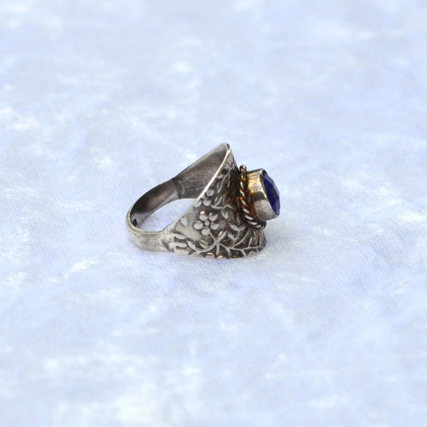 Vintage Sterling Silver Blue Sapphire Medallion Cocktail Ring Size 7 Two Tone 925