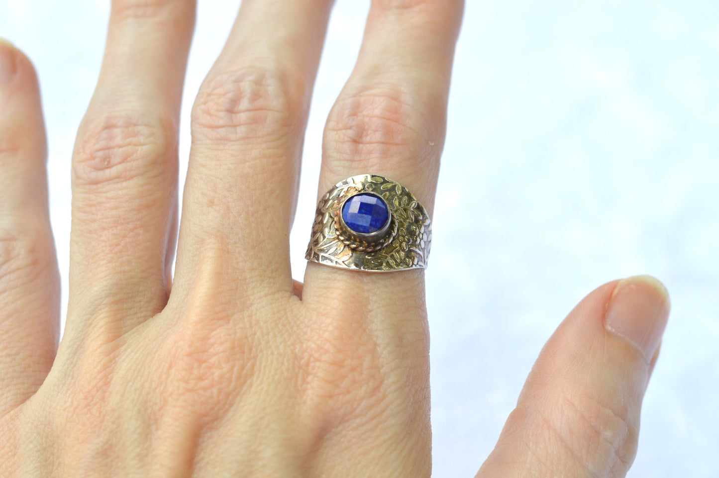 Vintage Sterling Silver Blue Sapphire Medallion Cocktail Ring Size 7 Two Tone 925