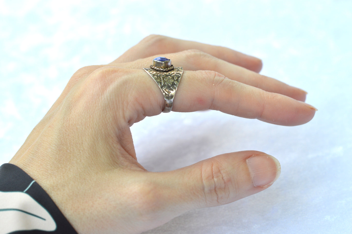 Vintage Sterling Silver Blue Sapphire Medallion Cocktail Ring Size 7 Two Tone 925