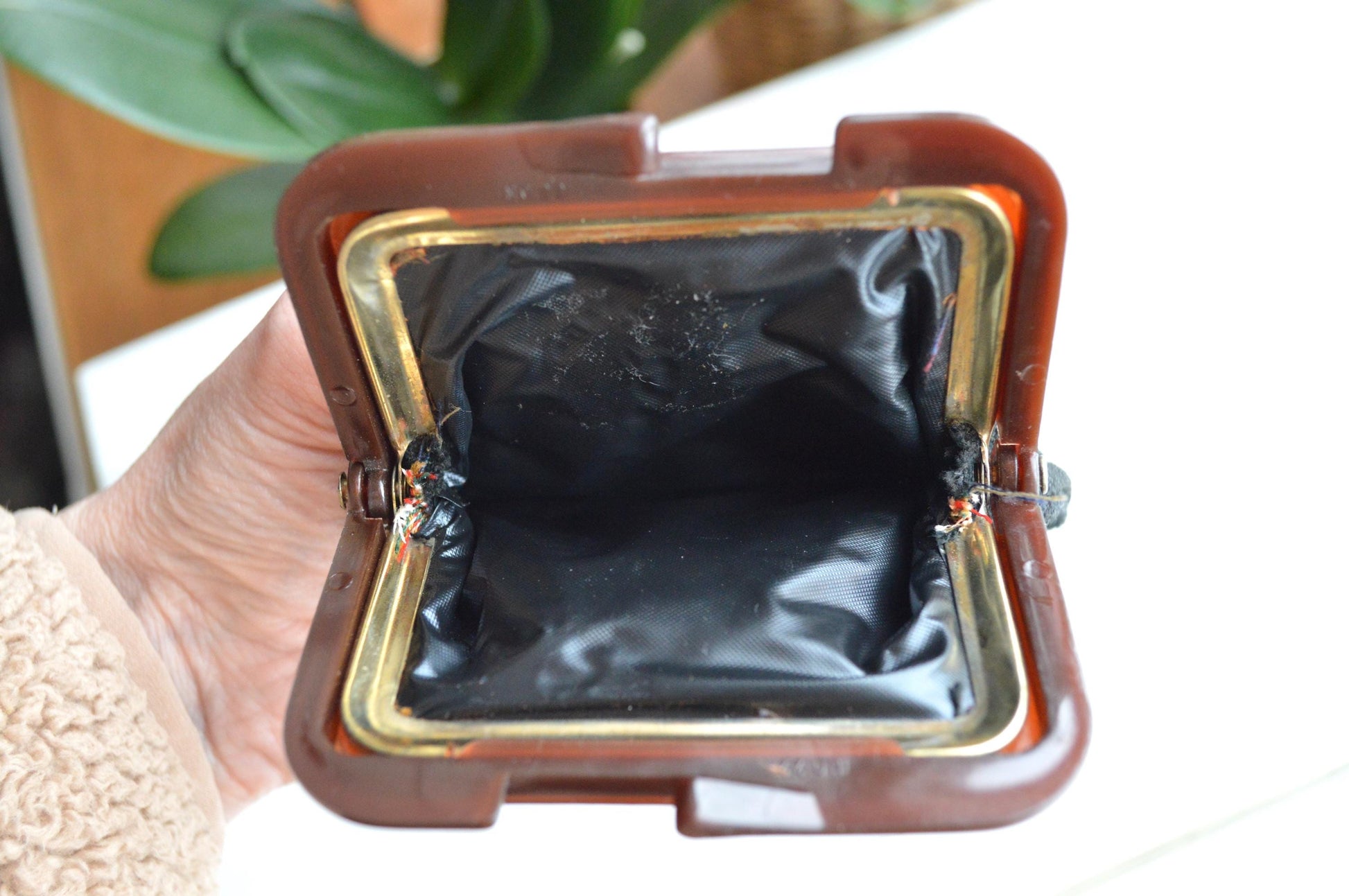 Vintage Victorian Style floral Tapestry Coin Purse with Lucite Closure