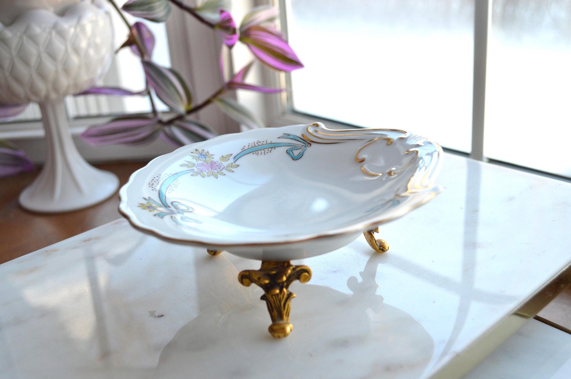 Haviland Porcelain Limoges Soap Dish with Stylebuilt Holywood Regency Gold Plated Leg Base