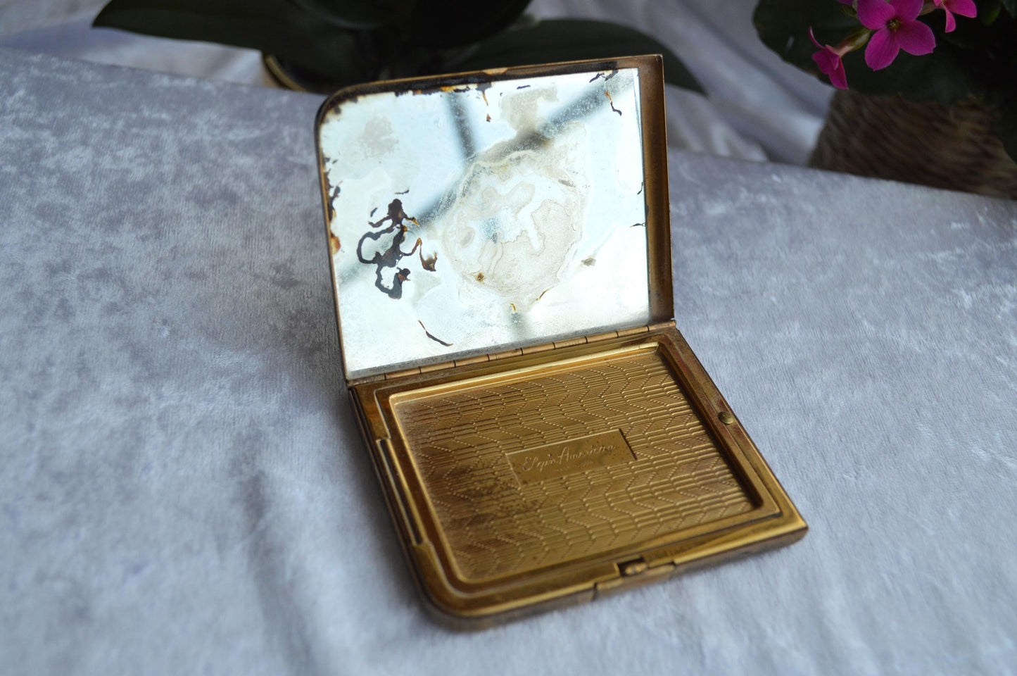 Vintage Art Deco Elgin American Compact