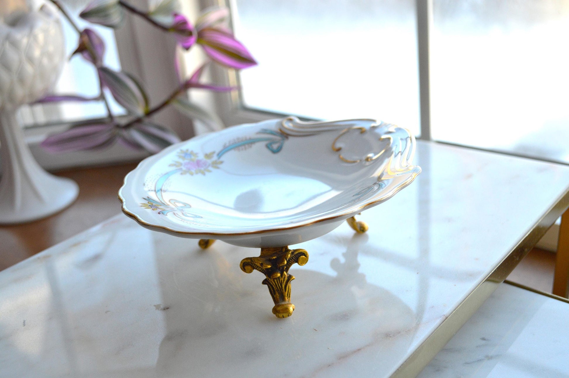 Haviland Porcelain Limoges Soap Dish with Stylebuilt Holywood Regency Gold Plated Leg Base