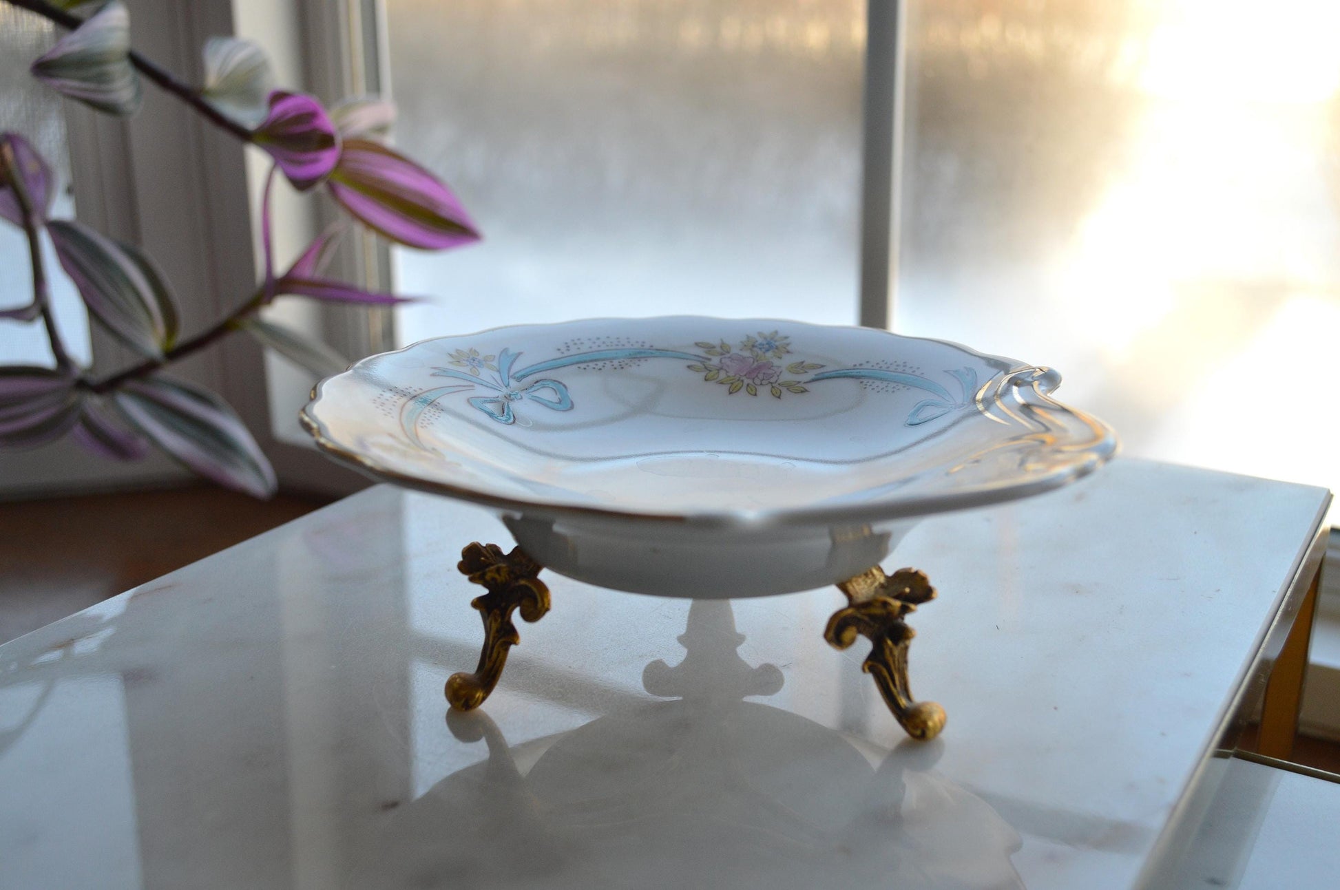 Haviland Porcelain Limoges Soap Dish with Stylebuilt Holywood Regency Gold Plated Leg Base
