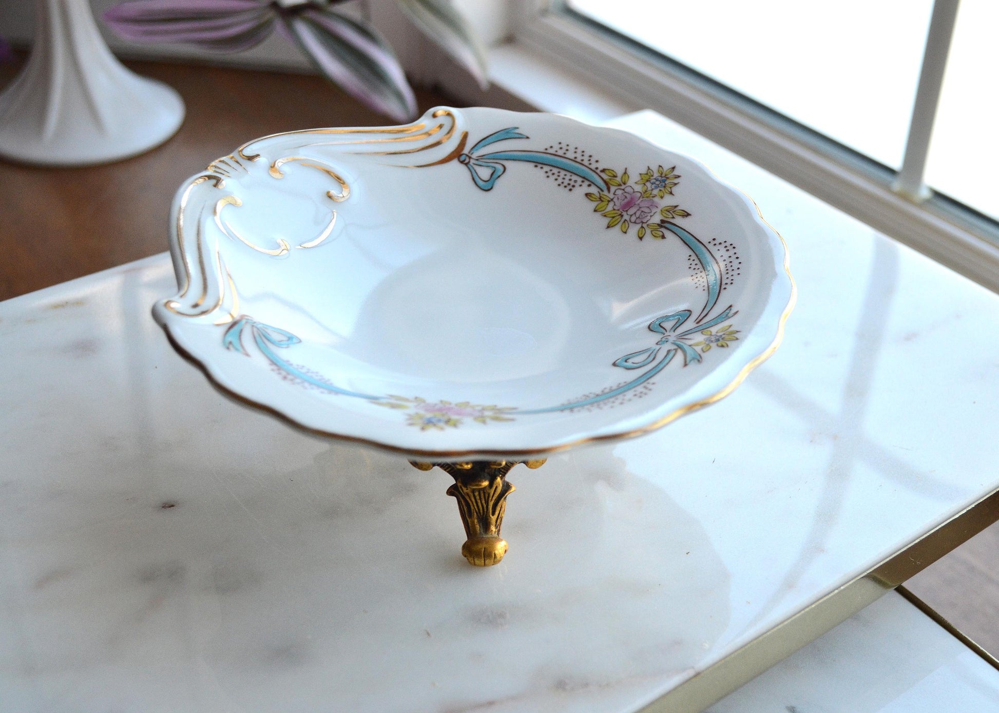 Haviland Porcelain Limoges Soap Dish with Stylebuilt Holywood Regency Gold Plated Leg Base