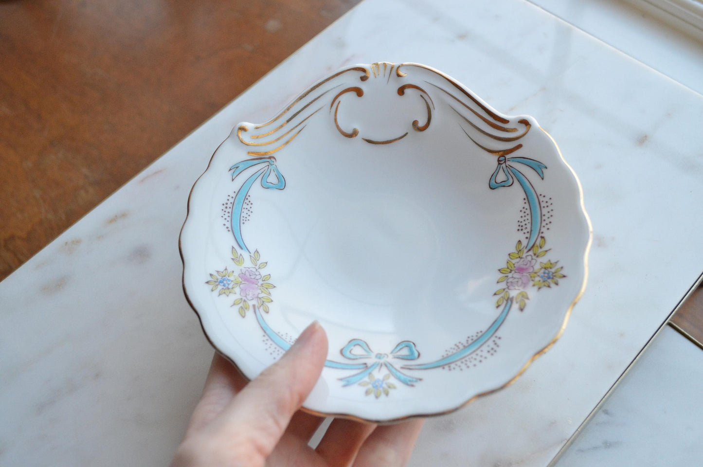 Haviland Porcelain Limoges Soap Dish with Stylebuilt Holywood Regency Gold Plated Leg Base