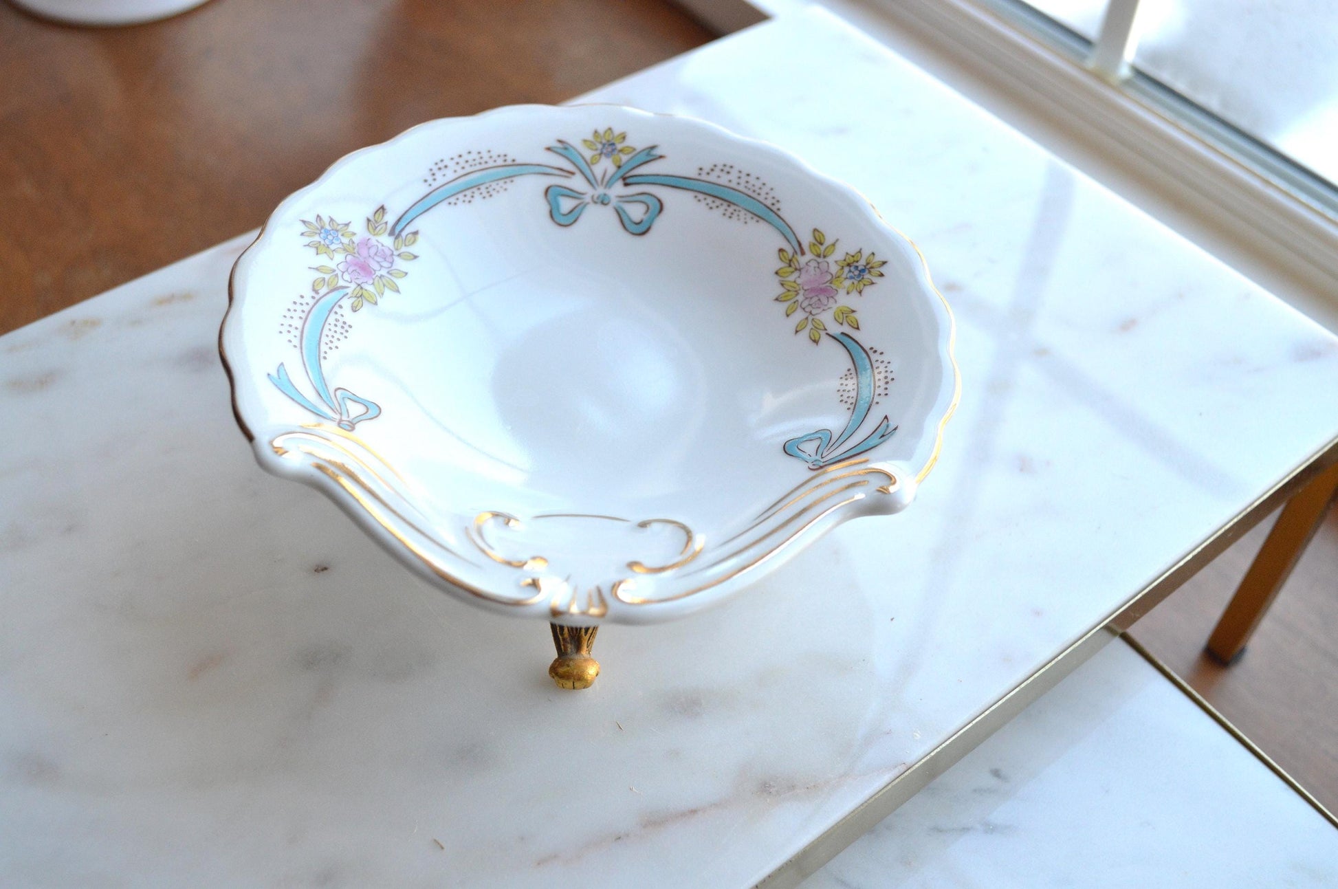 Haviland Porcelain Limoges Soap Dish with Stylebuilt Holywood Regency Gold Plated Leg Base
